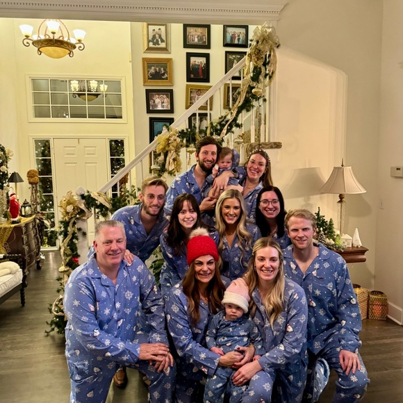 Old Navy Bundle: 2 Pairs of Medium Match the Fam Jammies - Picture 5 of 6